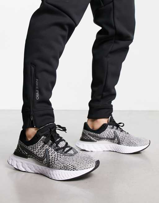 Black flyknit outlet 3