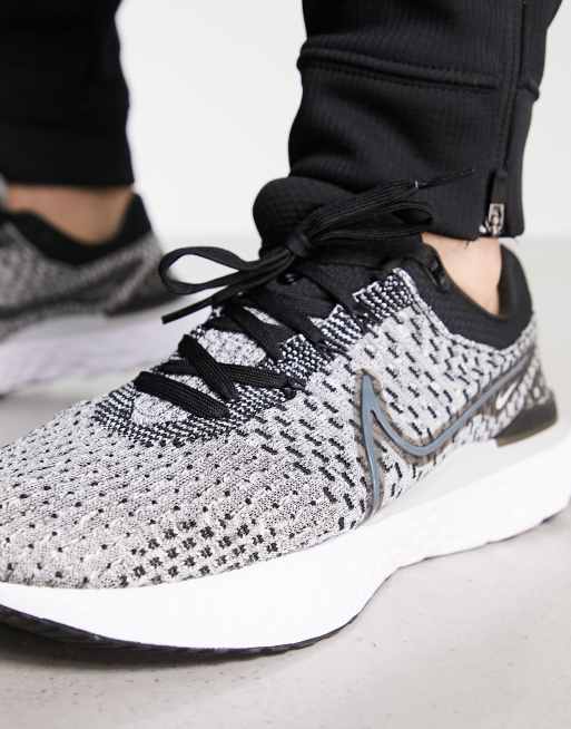 Nike flyknit hot sale gray