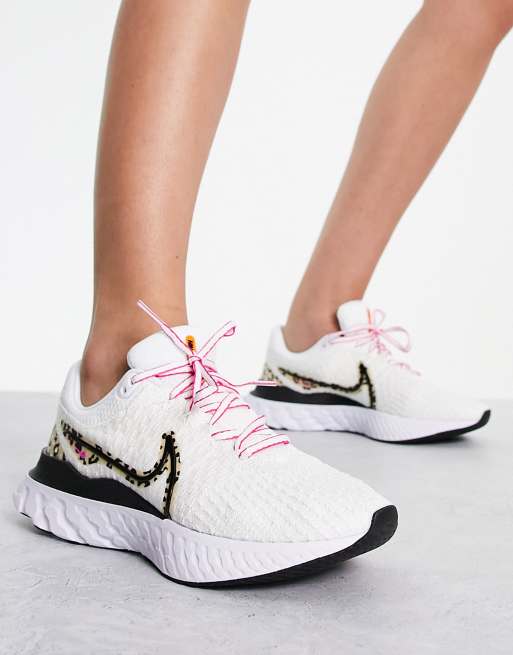 Nike - Running - React Infinity Run - Flyknit 3 - Sneakers in witte luipaardprint