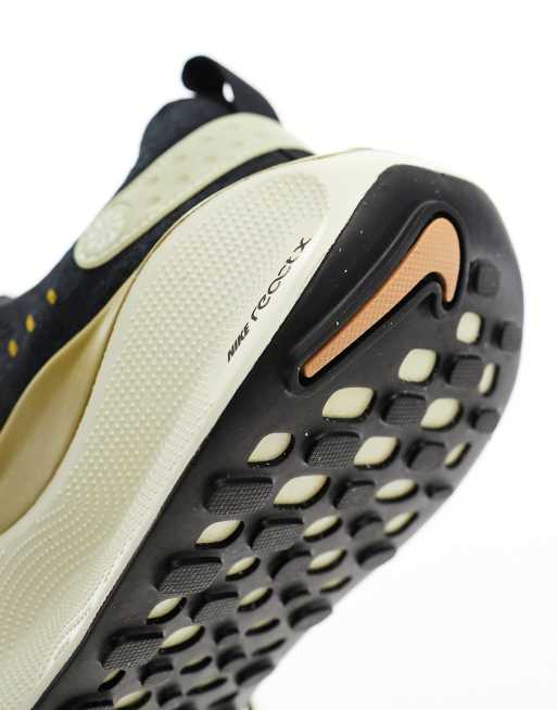 Black and gold flyknit sale