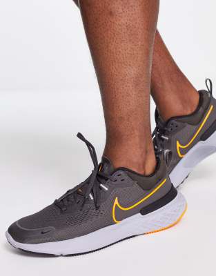 nike running react miler trainers