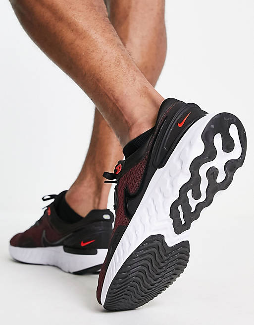 Nike Running - React Miler 3 - Sneakers in zwart en rood | ASOS