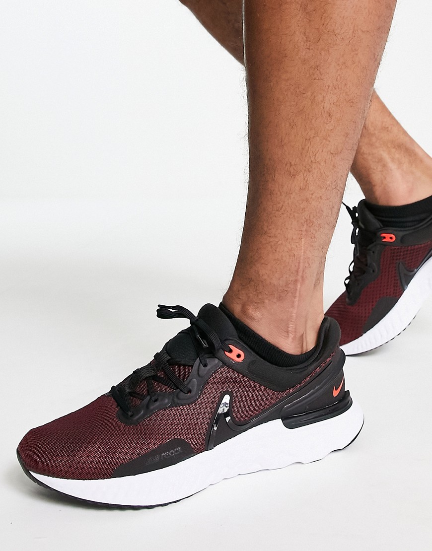 Nike Running React Miler 3 trainers in black and red