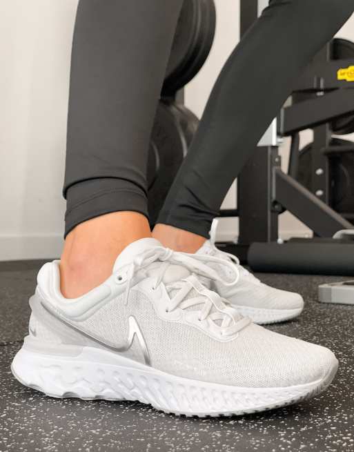 Nike Running React Miler 3 trainers in white