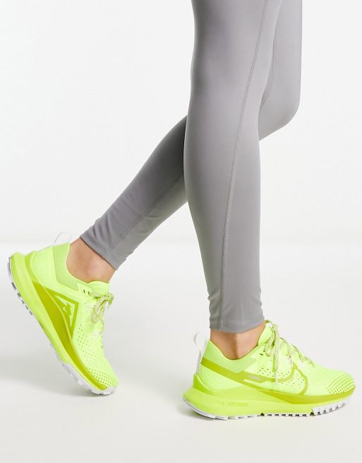 Nike Running - React Pegasus Trail 4 - Damessneakers in groen
