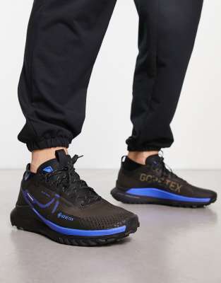 Nike Running - React Pegasus Trail 4 Gore-TEX - Baskets - Noir et violet | ASOS