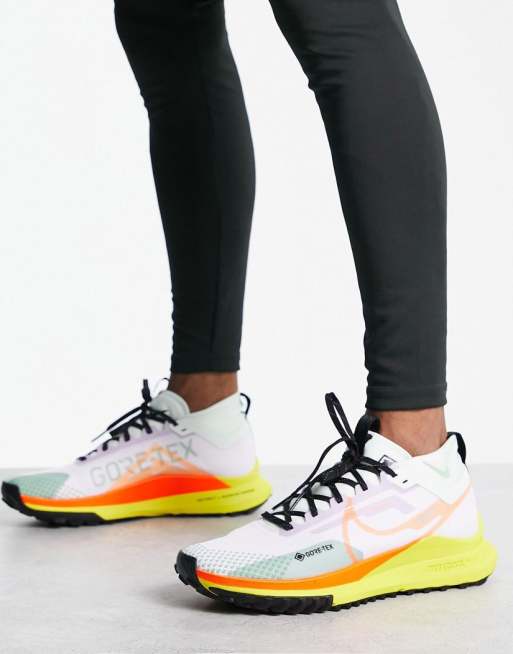 Onderling verbinden Licht Niet genoeg Nike Running React Pegasus Trail 4 GORE-TEX sneakers in white and yellow |  ASOS