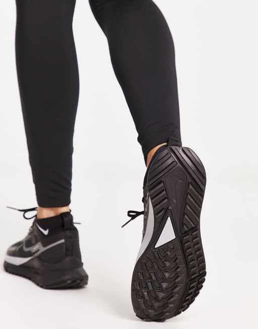 Black and hotsell grey nikes womens