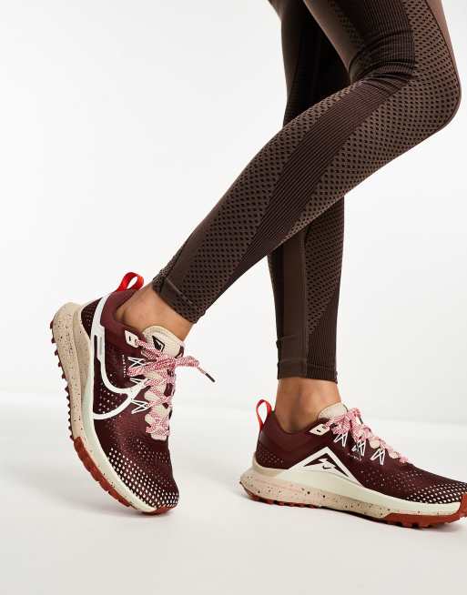 Nike Running - React Pegasus Trail 4 - Sneakers in bruin