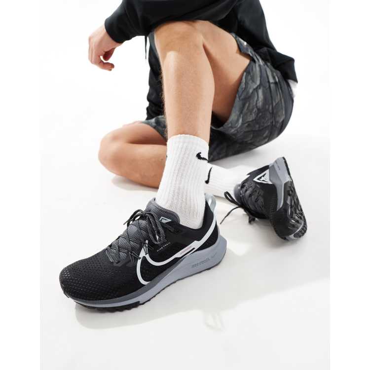 Vandt vitalitet Etableret teori Nike Running React Pegasus Trial 4 sneakers in black and gray | ASOS