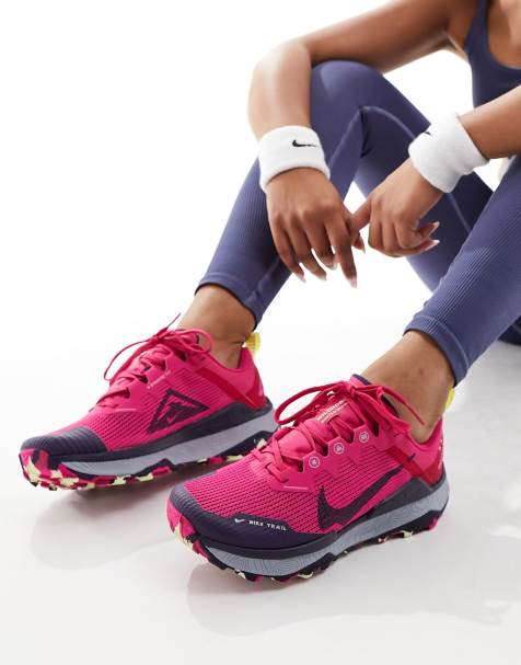 Basket nike sale femme rose running