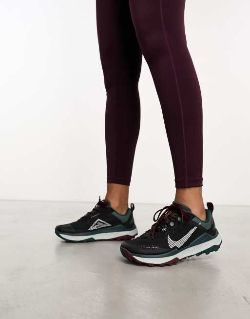 Nike Running – React Wildhorse 8 – Svarta och marinblå träningsskor