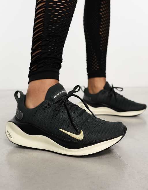 Nike Yoga Layer Tank Black/Dark Smoke Grey MD : : Clothing, Shoes  & Accessories