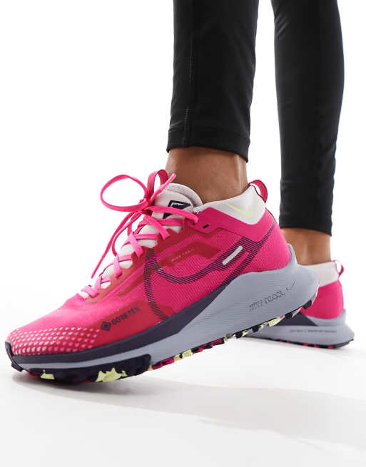 Nike Running ReactX Pegasus Trail 4 GORE-TEX trainers in fierce pink and grey, 2 of 5