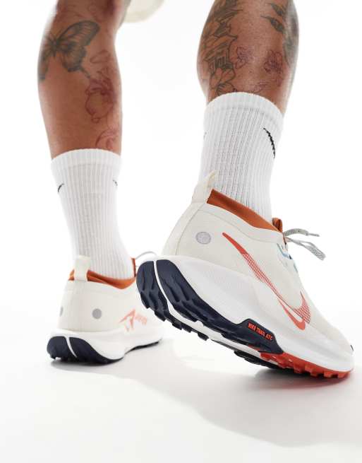 Nike Running ReactX Pegasus Trail 5 GORE-TEX trainers in white and red, 3 of 5