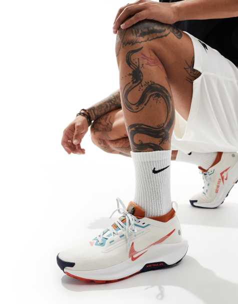 Nike Running – ReactX Pegasus Trail 5 – GORE-TEX – Vita och röda sneakers - view 1