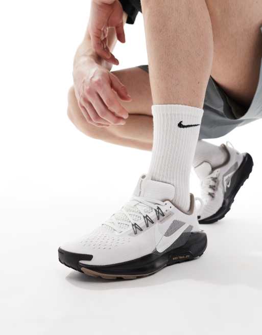 Nike Running - ReactX Pegasus Trail 5 - Sneakers bianche e nere, 4 di 5