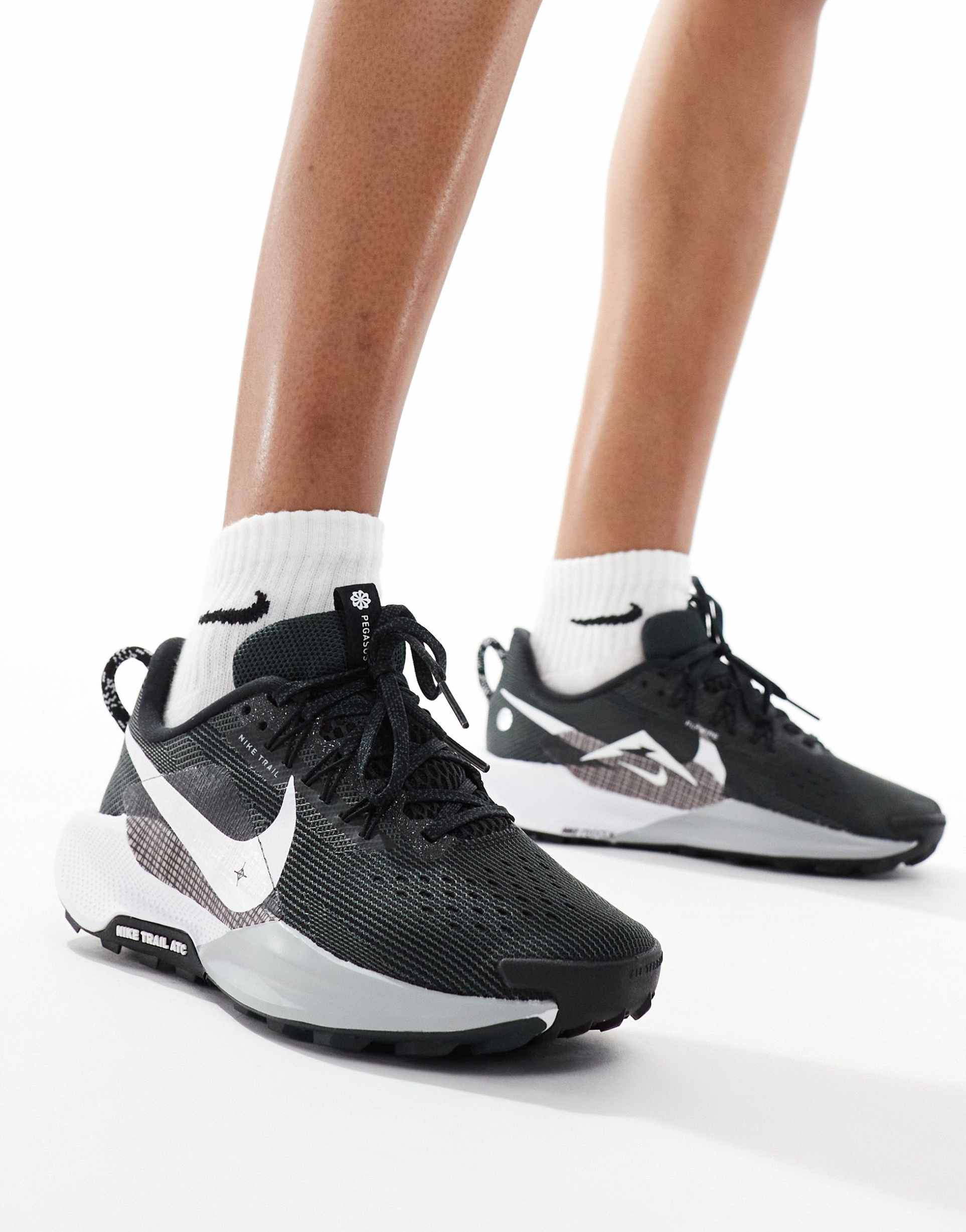nike running reactx pegasus trail 5 sneakers in black and white