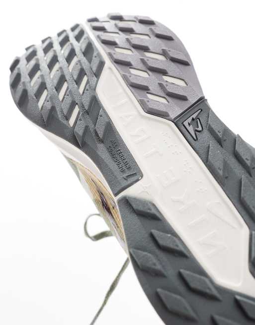 Nike Running ReactX Pegasus Trail 5 sneakers in light green and navy, 3 of 5