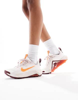 Nike Running - ReactX Wildhorse 10 - Sneaker in Wollweiß und Rot