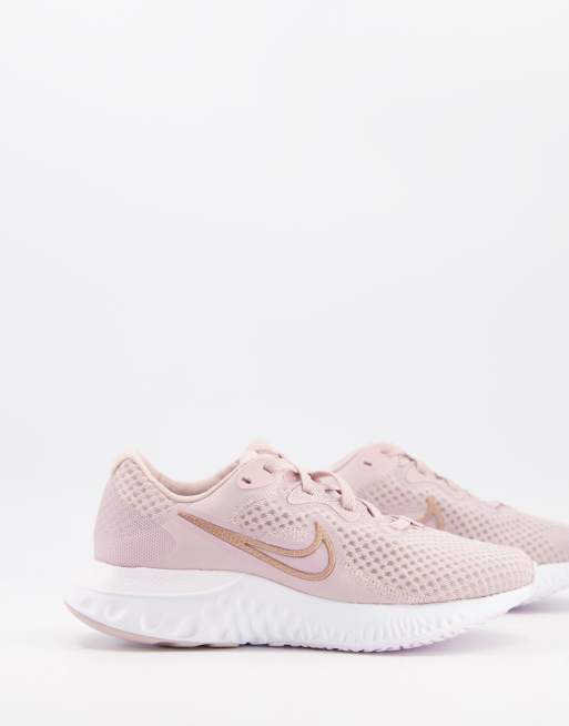 Light pink hotsell nike trainers