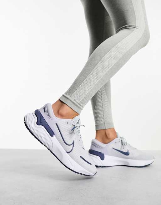 Nike store running grigie