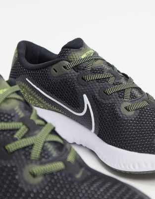 nike running renew run se trainers in black