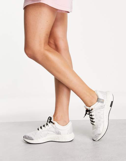 Nike Running - Renew Serenity Run Premium - Sneakers in gebroken wit