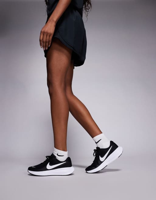 Nike Running – Revolution 8 – Svarta och vita löparskor, 3 av 5