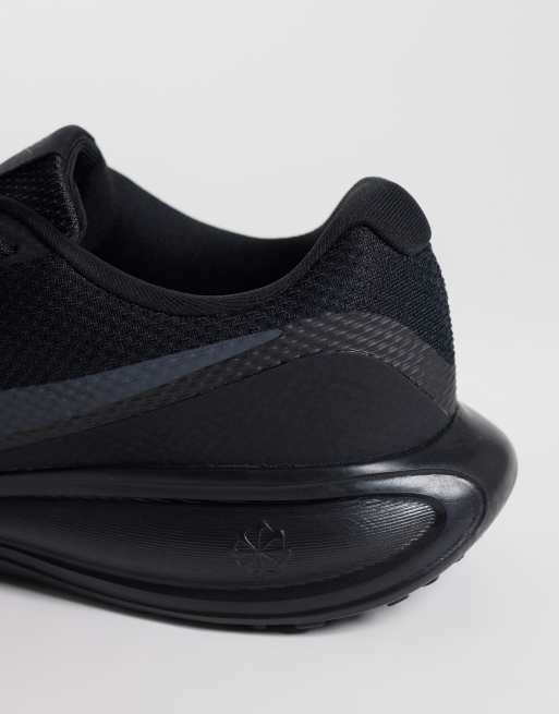 Nike Running Revolution 8 trainers in black, 3 of 5