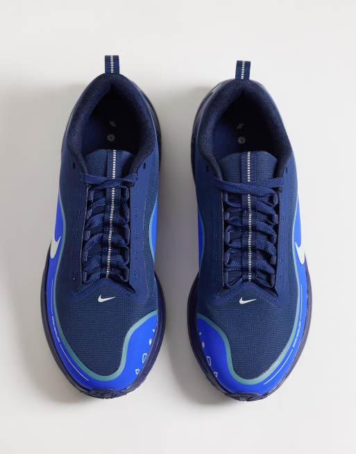 Nike Running Revolution 8 Utility Sneaker in Weiß & Blau, 2 von 5