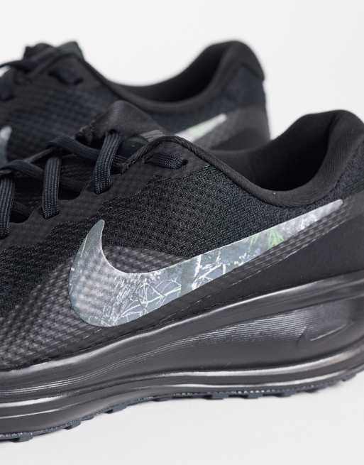 Nike Running - Revolution 8 - Zapatillas de deporte negras con estampado de camuflaje, 3 de 5