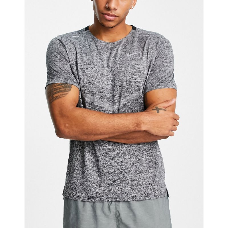 Activewear Top Nike Running - Rise 365 - T-shirt in tessuto Dri-FIT grigio scuro