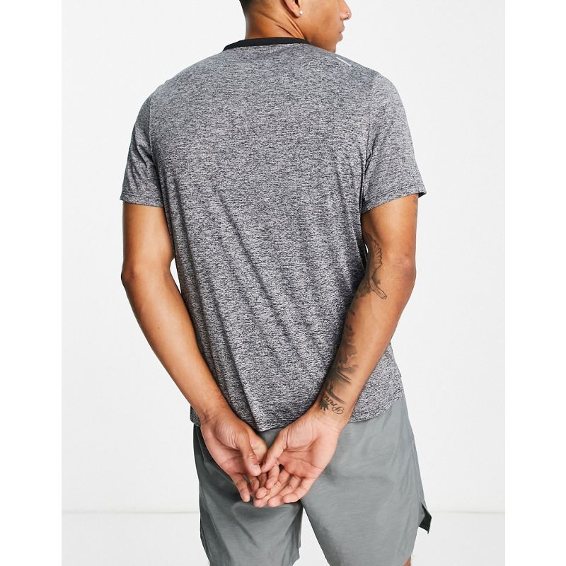 Activewear Top Nike Running - Rise 365 - T-shirt in tessuto Dri-FIT grigio scuro