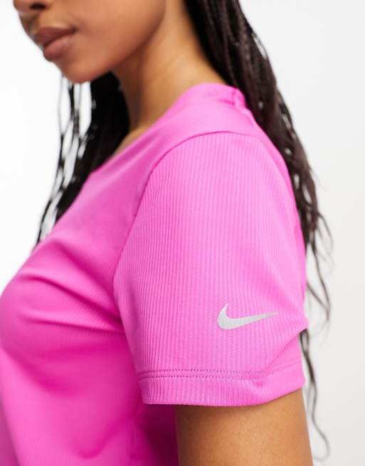 Womens pink nike top discount