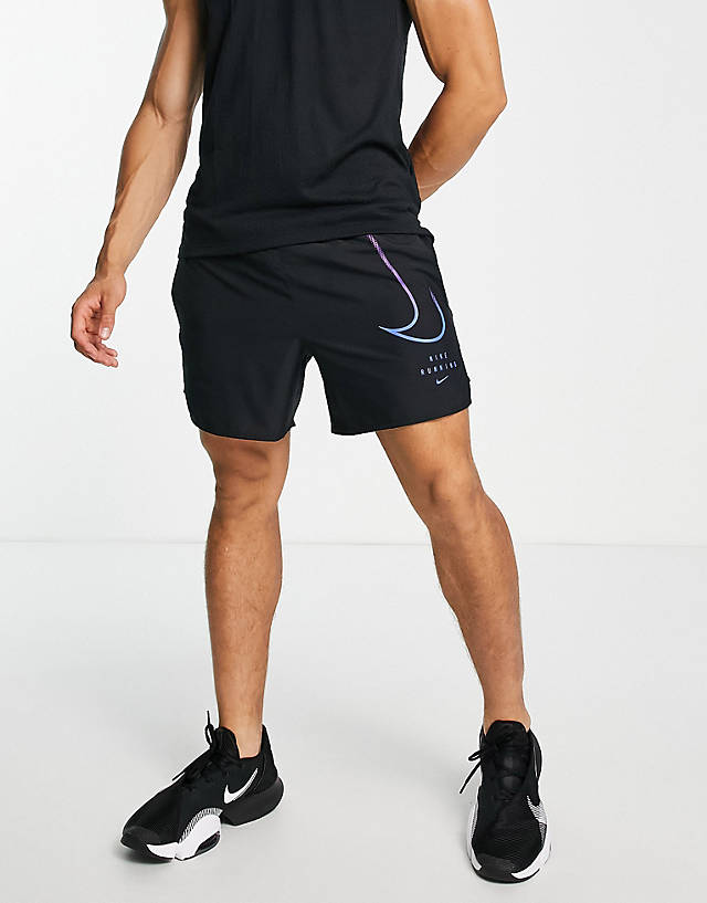 Nike Running - run division challenger dri-fit swoosh 5 inch shorts in black
