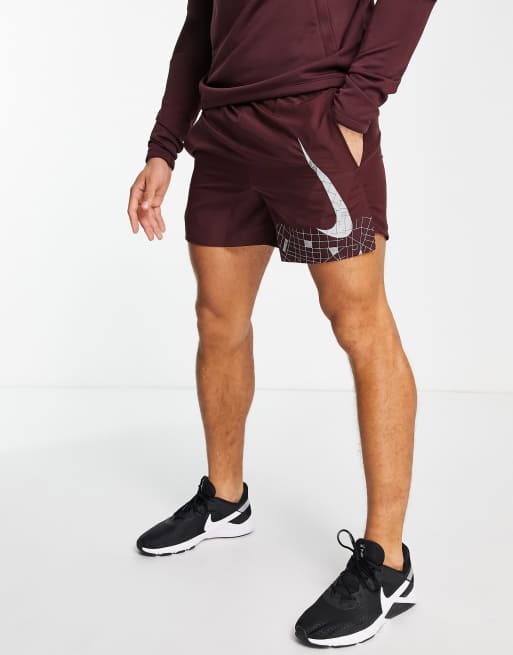 Nike Running – Run Division Challenger – Reflektierende Shorts in Rot