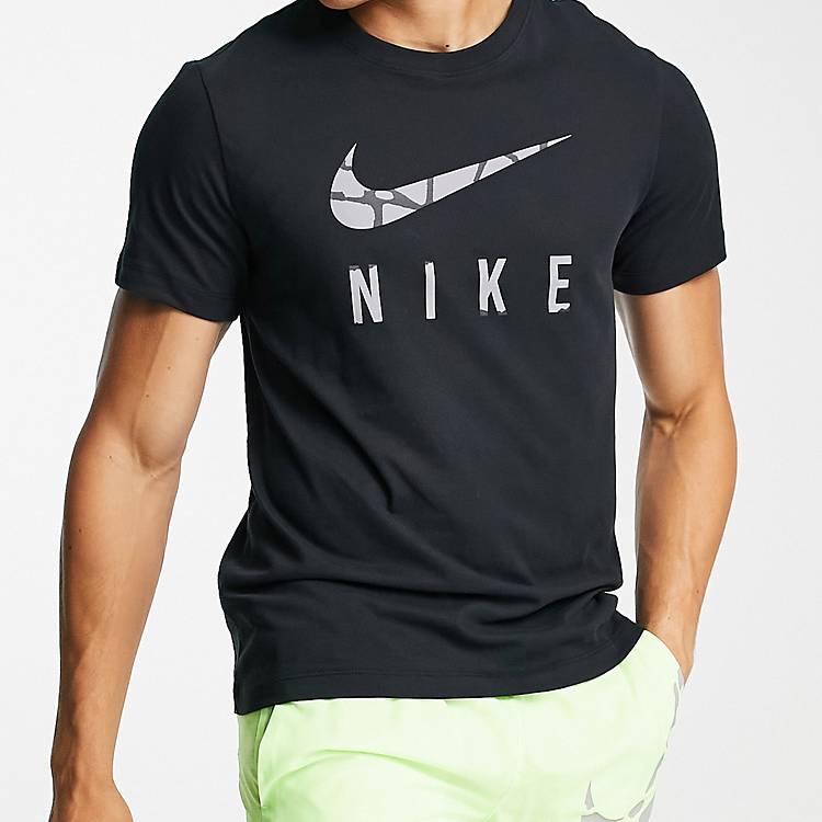 Enmarañarse Extracto Furioso Nike Running Run Division Dri-FIT logo graphic T-shirt in black | ASOS