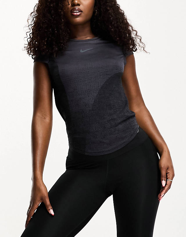 Nike Running - run division dri-fit pattern short sleeve t-shirt in black