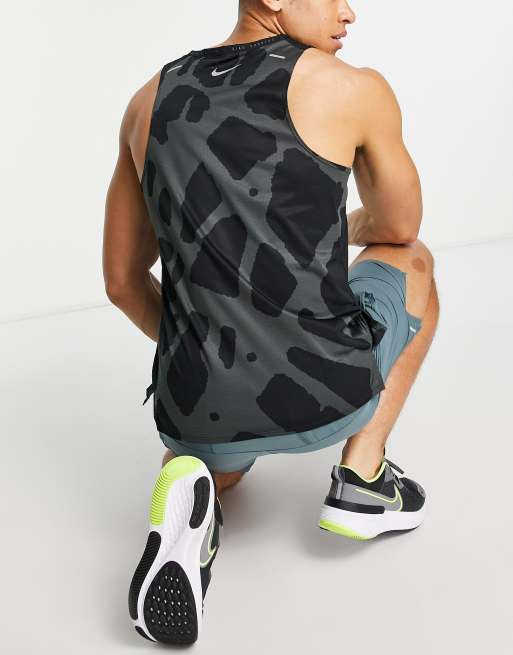 Nike Dri-FIT Run Division Rise 365 Men's Running Tank. Nike LU