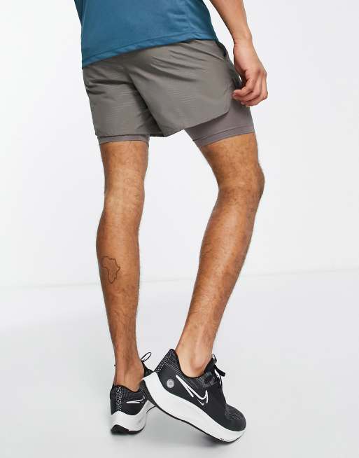 Nike Running - Run Division Flex Stride Dri-FIT - Grå 2-i-1-shorts, 2 af 4