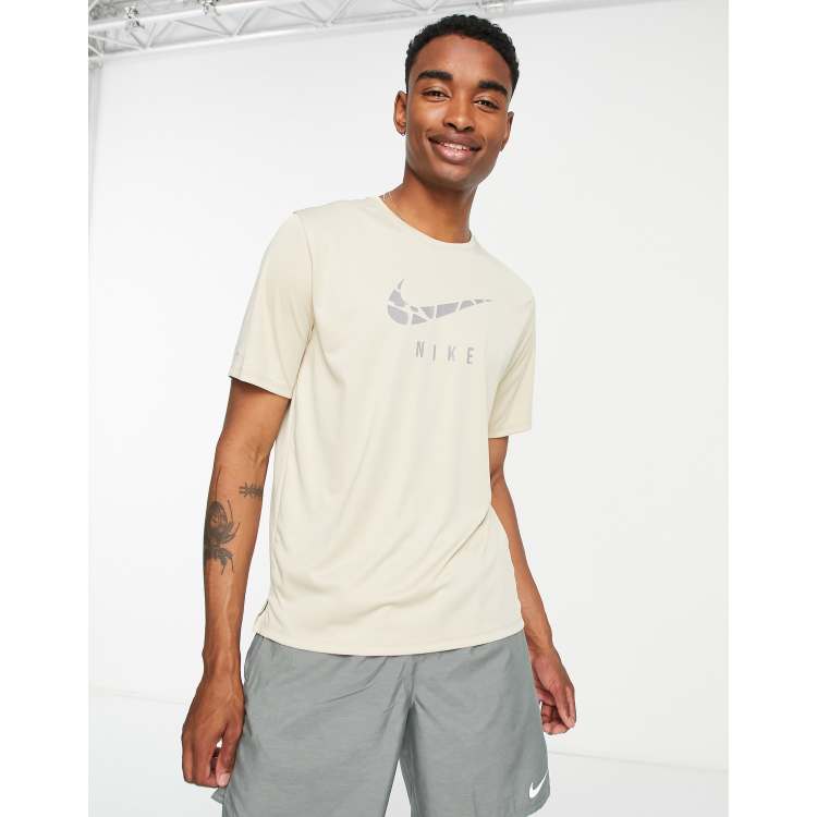 Nike Running Run Division Back Print T-Shirt In Grey 923221-445, ASOS