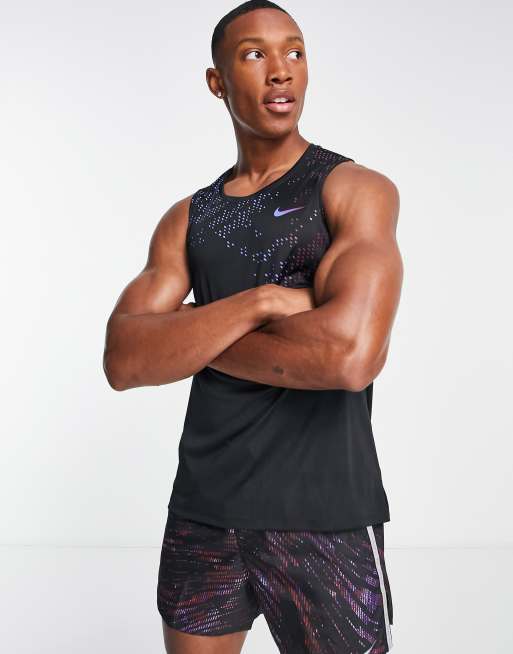 Nike Running – Run Division Miler – Czarny podkoszulek z filtrem UV 