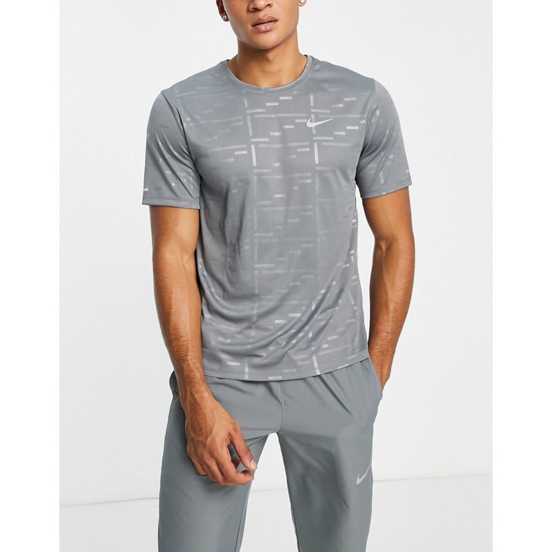 Nike Running – Run Division Miler – T-Shirt in Grau