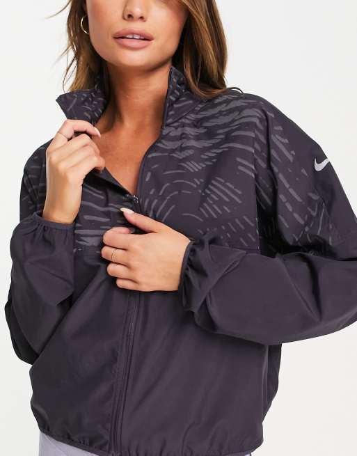 Nike running best sale reflective jacket