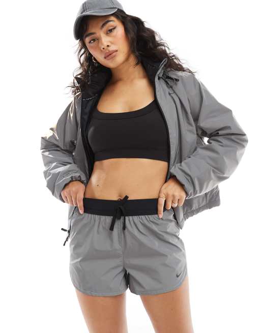 Nike Running – Run Division – Silverfärgade shorts på 3 tum i reflexmaterial