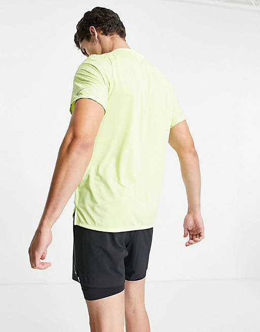 Nike Running Run Division Statement t-shirt in yellow 