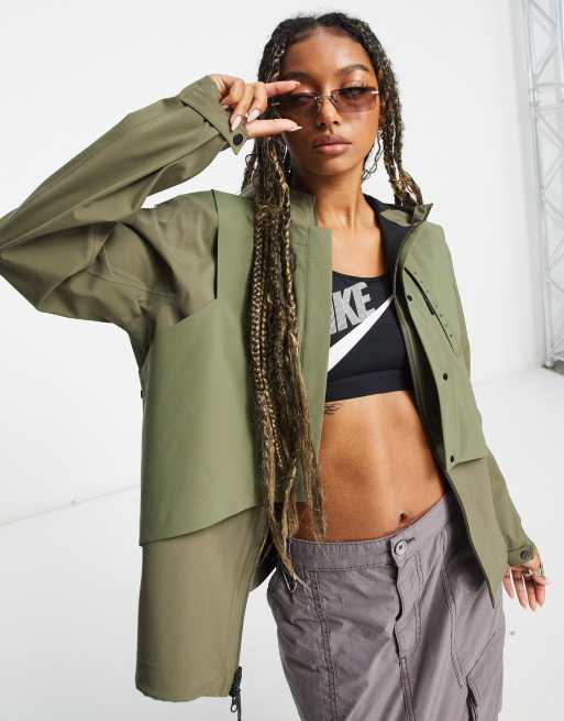 Nike Running – Run Division Storm-FIT – Jacke in Khaki mit durchgehendem Reißverschluss und Kapuze