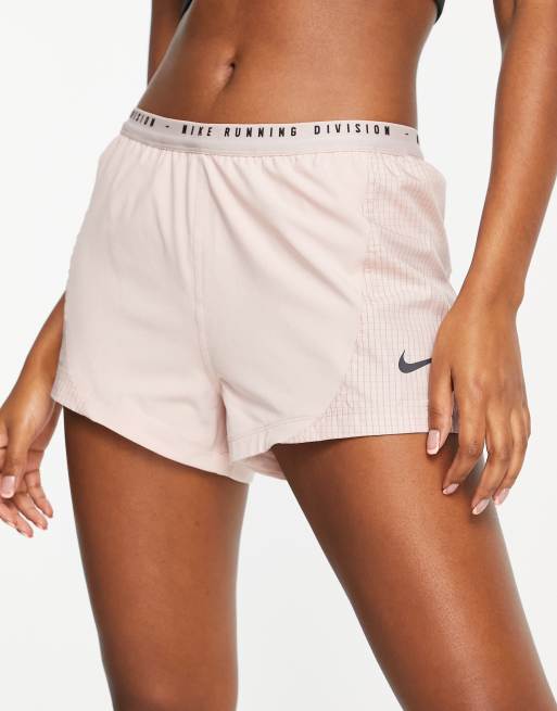 Nike Running – Run Division Tempo Luxe – Reflektierende Shorts in Rosa