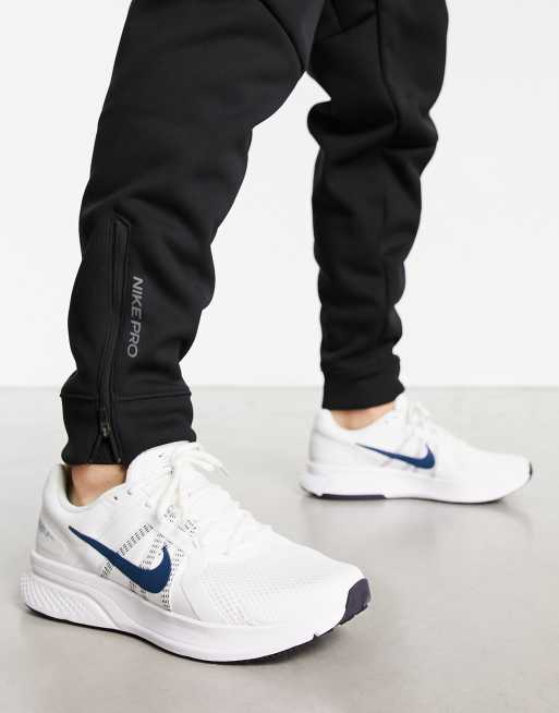 Nike run store swift on feet